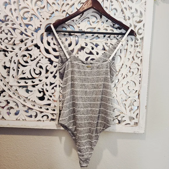 BEACH BUNNY PEYTON BODYSUIT STRIPES FRONT BOW DETAIL NWT SZ LARGE - Picture 9 of 15